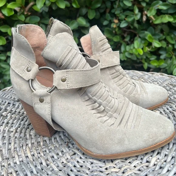 Seychelles Women's Beige Suede Ankle Booties 8 - Picture 6 of 6